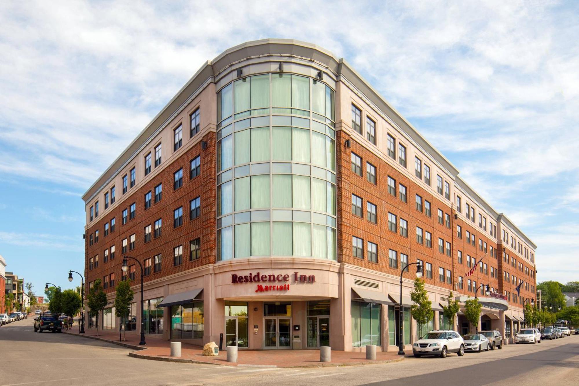 Downtown Waterfront Hotel 3*
