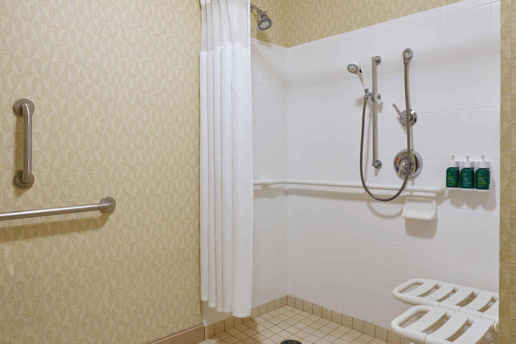 Hotel Downtown Waterfront 3*