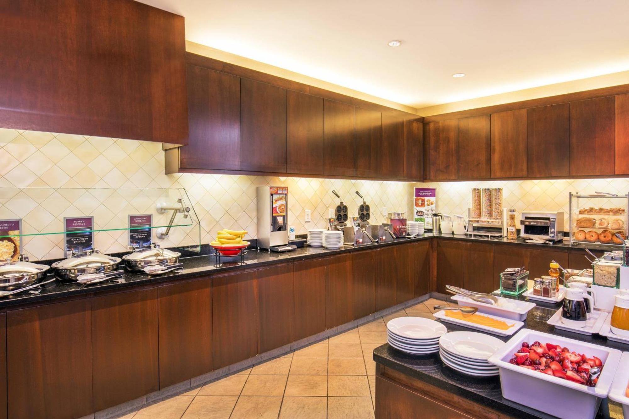 Hotel Downtown Waterfront 3*